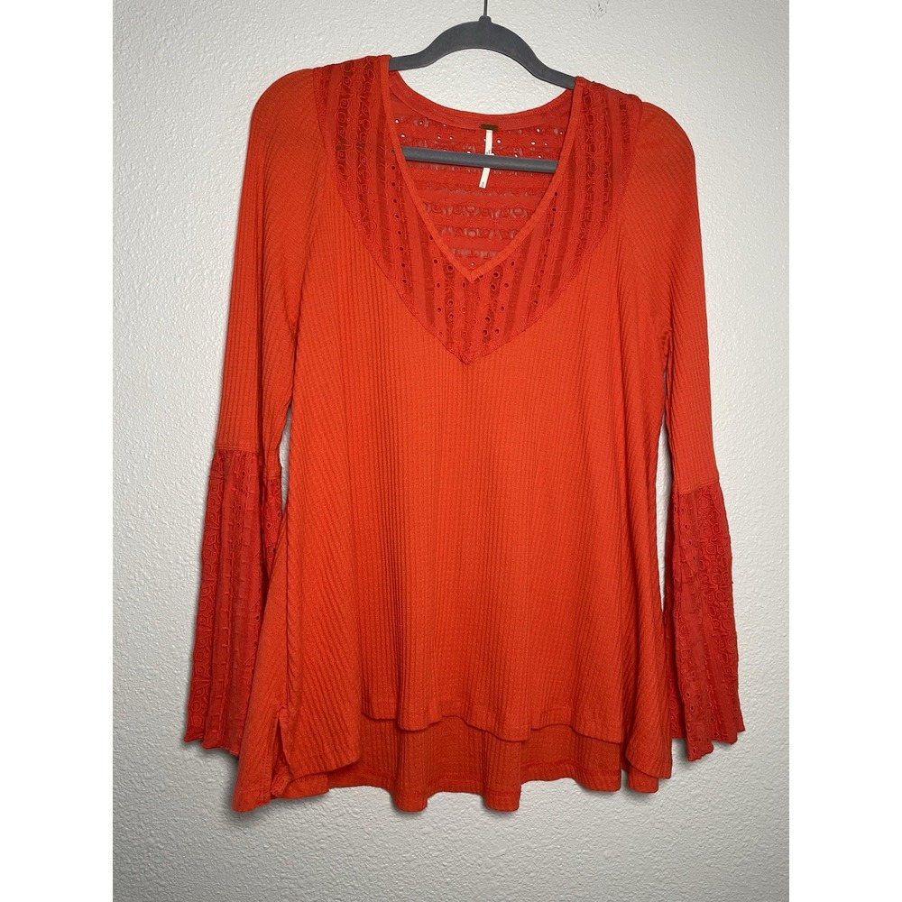 Free People Blouse Shirt Size Small Parisian Nights Red Top bell sleeves‎